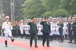 Vietnamese, Chinese defence ministers hold talks in Hanoi