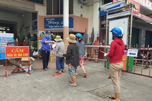 Da Nang issues cards to market goers from May 8 to prevent Covid-19 spread