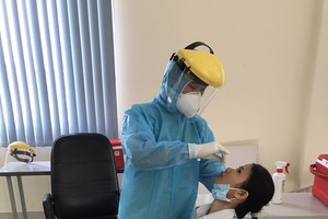 HCMC collects samples of workers in EPZs, IZs for tests of coronavirus