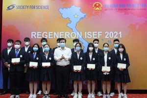 Vietnamese students win third prize at REGENERON ISEF 2021