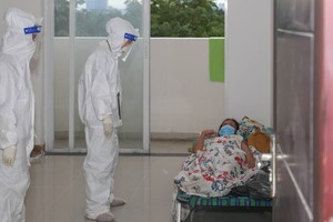 HCMC pilots home isolation for infected medical workers without symptoms