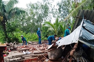 One hospitalized, many injured after storm sweeps Mekong Delta 