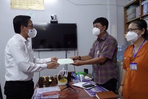 Covid-19 patients must have drugs even at nights: HCMC Chairman