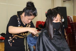 Coronavirus: City bar­ber­shops, hair salons reopen at 50 percent capacity
