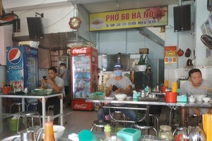 Restaurants in HCMC bustling on the first day of dining-in