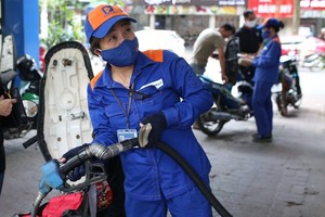 Vietnam imports petrol to make up for 25 percent shortage of petroleum