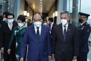 President Nguyen Xuan Phuc begins State visit to Singapore