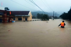 Heavy rain, one person killed, 8 houses collapsed in Lang Son Province