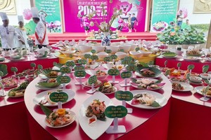 Dong Thap sets World Record for making 200 lotus-based dishes