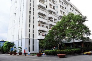 HCMC Chairman directs to remove obstacles to social housing projects