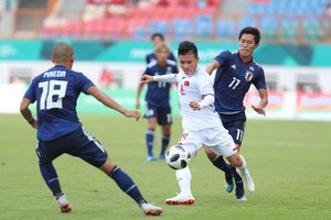 Vietnamese midfielder signs for French club