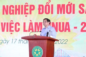 PM talks with students about startup spirit