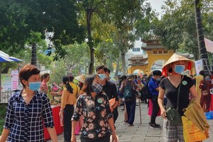 Face mask in public places now a must: Ministry