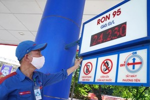 Prices of gas and oil fall by more than VND1,000 this afternoon