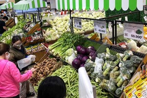 Prices of goods maintain despite petrol price cuts