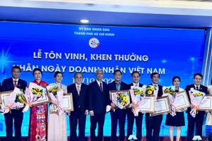 Ho Chi Minh City honors 106 outstanding businesses and entrepreneurs in 2022