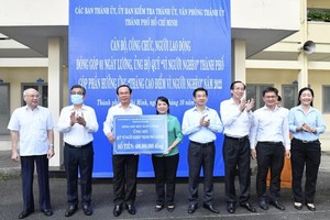 Donation of a day's salary valuable for poor residents: HCMC Party Secretary