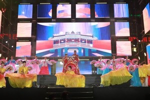Festive atmosphere in every corner of pedestrian area round Hoan Kiem Lake
