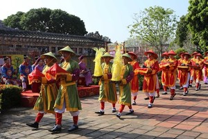 Travel agents offer various holiday packages to attract tourists 