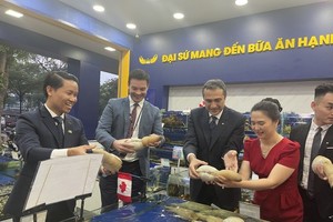 Vietnam imports golden geoduck from Canada