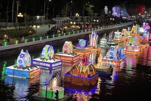 Can Tho: Lantern festival lights up Ninh Kieu night 