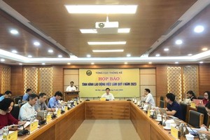 Average monthly income of employees increases compared to prior quarter