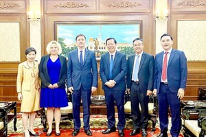 HCMC Chairman receives Hungarian Ambassador 
