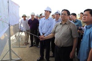 PM urges to remove obstacles for expressway construction projects