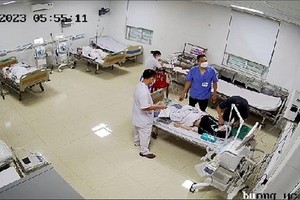 Sleeping in car after power failure, one dies