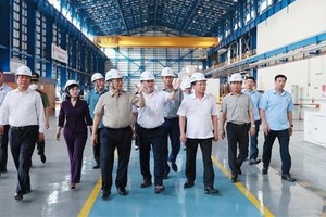 PM inspects electricity and coal supply in Quang Ninh