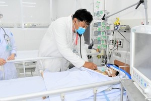 Medical experts warn of unprecedented overlapping epidemic 