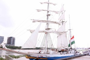 Indian sailing training ship visits HCMC