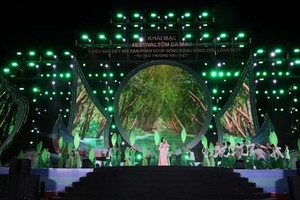 Ca Mau province opens first shrimp festival