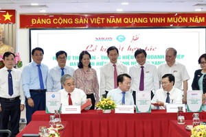 Three sides cooperate to expand market share for green enterprises