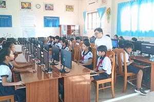 Digital class model piloted in HCMC to ease teacher shortage
