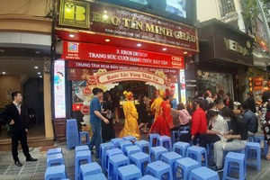 Hanoians no longer queue to buy gold