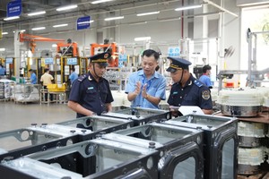 Customs of Vietnam launches campaign to prevent gold, foreign currency smuggling