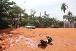 Authorities ready to evacuate residents in deadly landslide areas