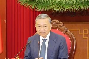 Top Vietnamese leader holds phone talks with Russian President
