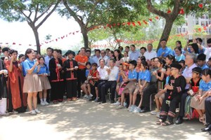 PM: Teachers get students at Hy Vong School to adopt orientation to learning