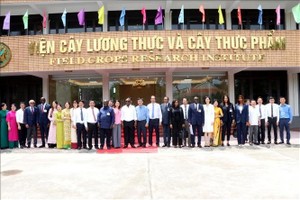 President of Guinea-Bissau visits Vietnam’s Field Crops Research Institute