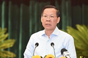 HCMC Chairman asks to expand credit policy for students’ benefit