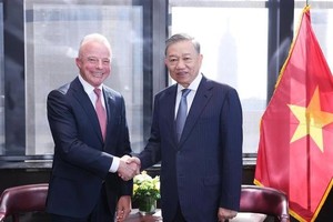Top Vietnamese leader receives President of Boeing Global in New York