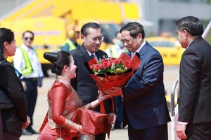 PM arrives in Laos for 44th, 45th ASEAN Summits