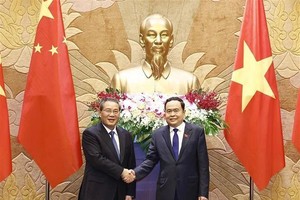 Vietnamese NA Chairman meets with visiting Chinese Premier