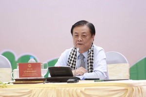 Agriculture Minister listens to farmers’ concerns