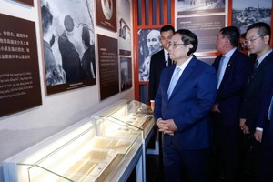 PM visits President Ho Chi Minh relic site in Kunming
