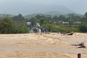 Floods keep thousands of mountainous students home in Ha Tinh Province 