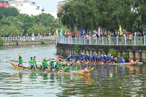 HCMC’s District 3 hosts second Ngo boat racing festival