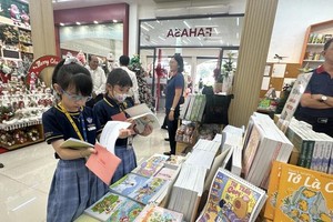 Wild coloring book craze returns